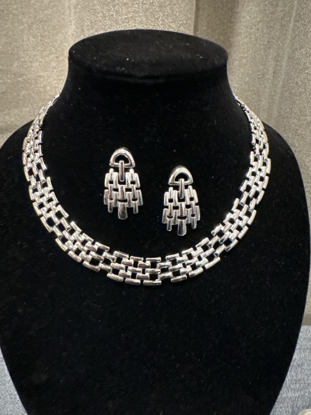 Vintage Silver Tone Necklace & Stud Earrings Set – Geometric Chain Design